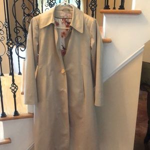 Via Spingarn sz 10 tan/gold color raincoat